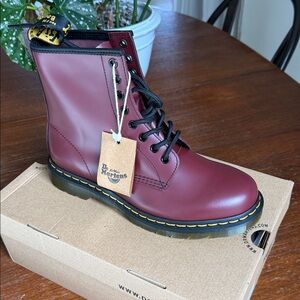Dr. Martens cherry 1460 - new in box